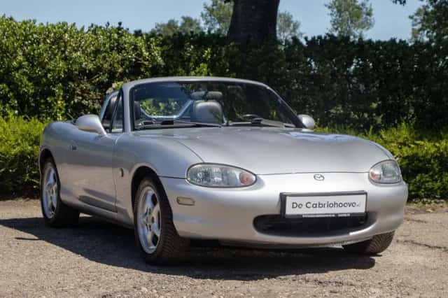Mazda MX-5 (2000) thumbnail 2