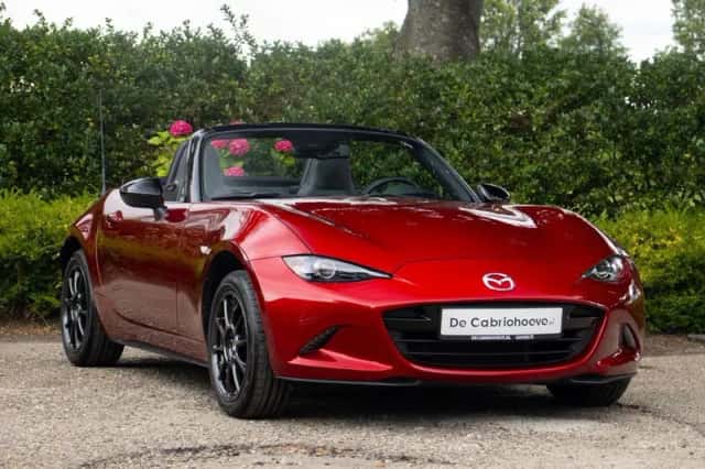Mazda MX-5 (2023) thumbnail 2