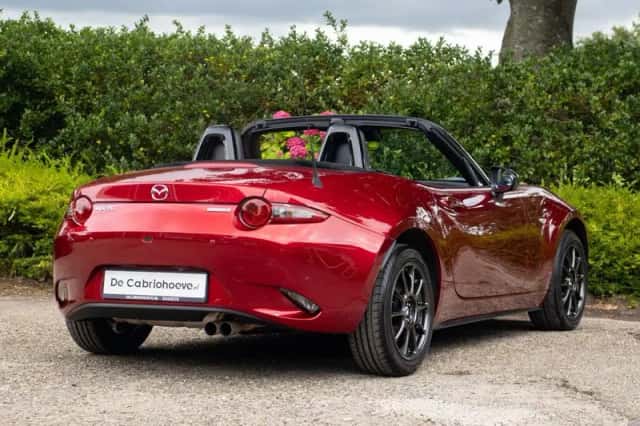 Mazda MX-5 (2023) thumbnail 5