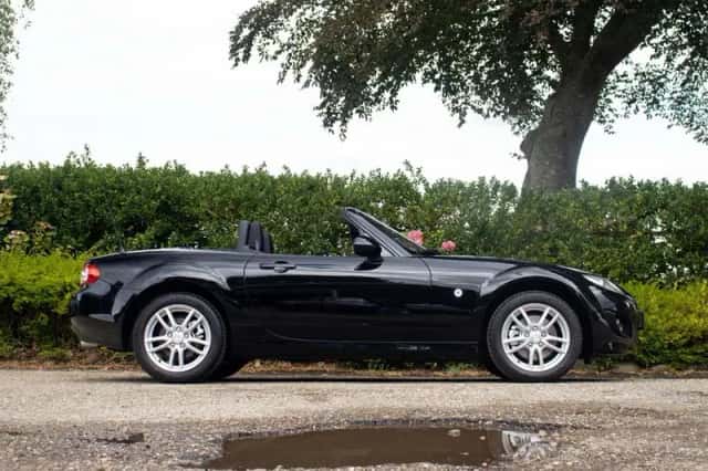 Mazda MX-5 (2010) thumbnail 4