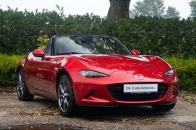 Mazda MX-5 (2016) thumbnail 1