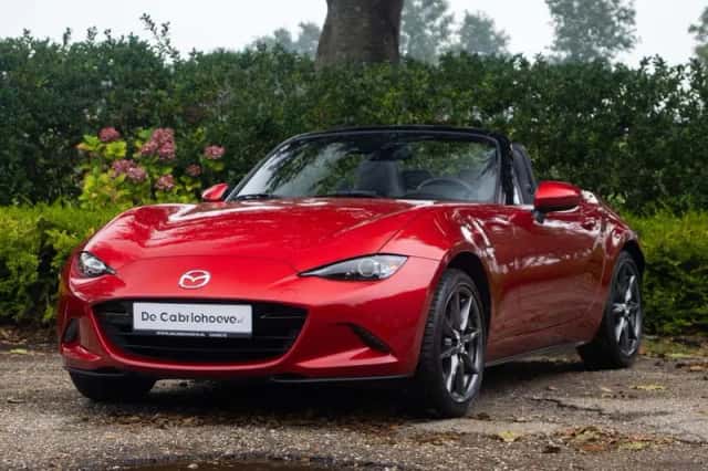 Mazda MX-5 (2016) thumbnail 3