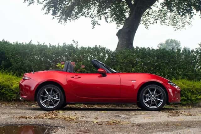Mazda MX-5 (2016) thumbnail 4
