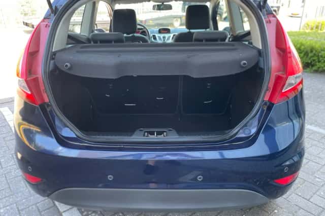 Ford Fiesta (2010) thumbnail 5