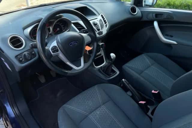Ford Fiesta (2010) thumbnail 6