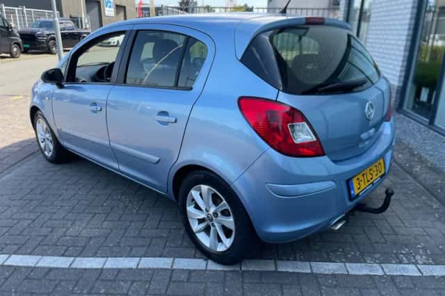 Opel Corsa (2014) thumbnail 4