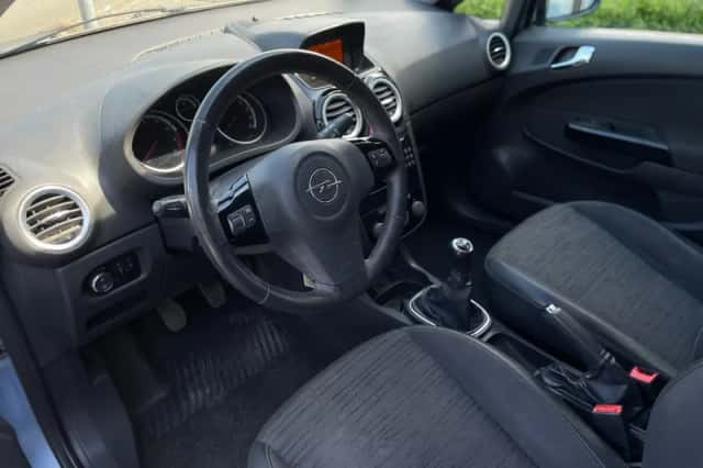 Opel Corsa (2014) thumbnail 6