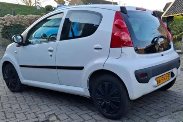 Peugeot 107 (2011) thumbnail 3