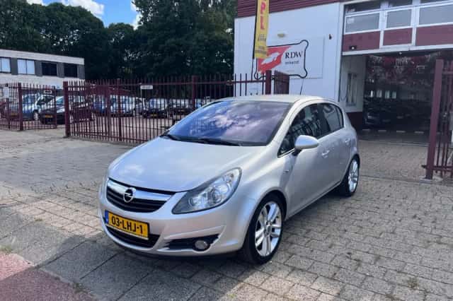 Opel Corsa (2010) thumbnail 1