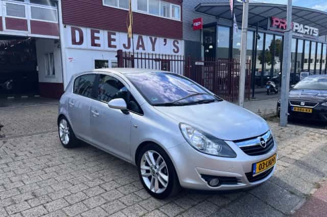 Opel Corsa (2010) thumbnail 6