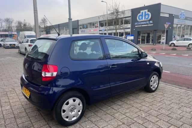 Volkswagen Fox (2009) thumbnail 2