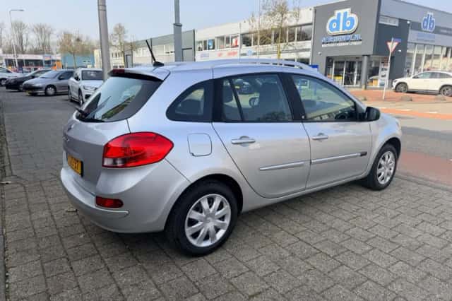 Renault Clio (2011) thumbnail 4