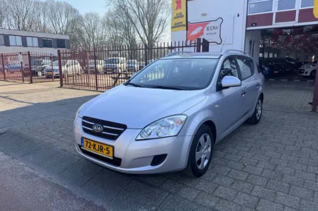 Kia Cee D (2009) thumbnail 1