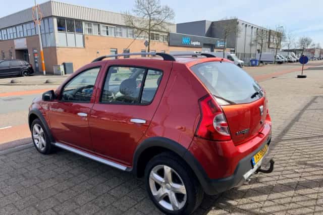 Dacia Sandero (2010) thumbnail 3
