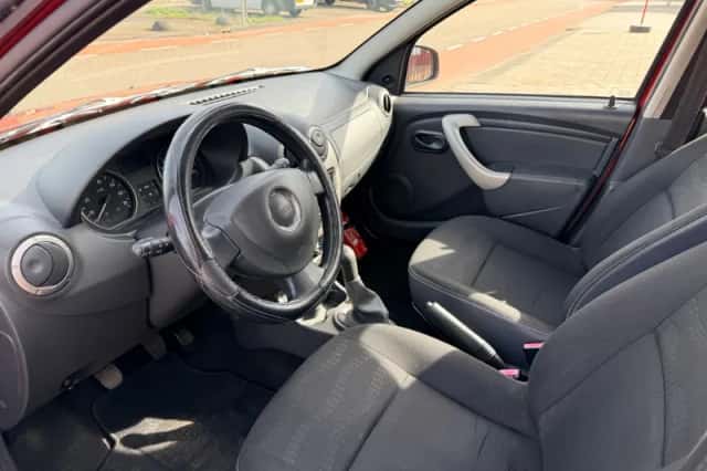 Dacia Sandero (2010) thumbnail 4