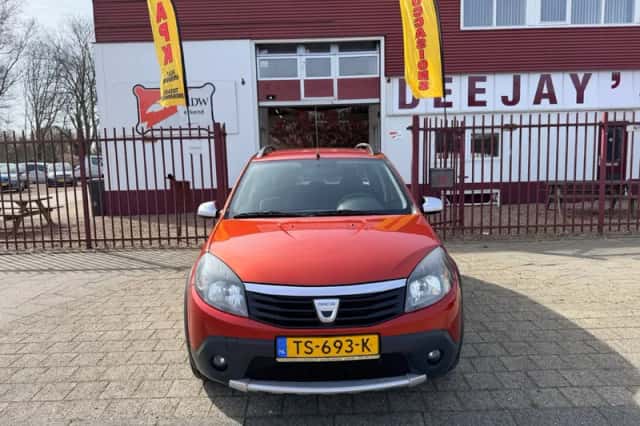 Dacia Sandero (2010) thumbnail 5