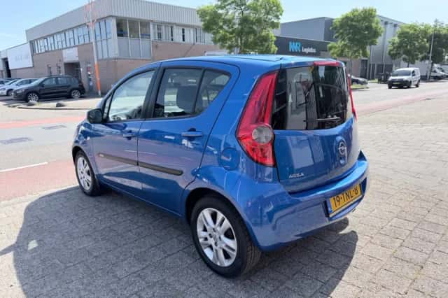 Opel Agila (2012) thumbnail 2