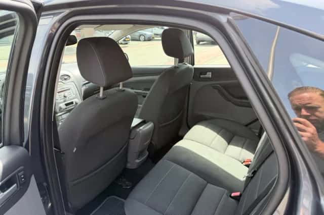 Ford Focus (2008) thumbnail 3