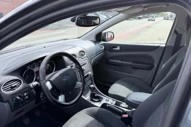 Ford Focus (2008) thumbnail 6