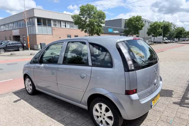 Opel Meriva (2008) thumbnail 2