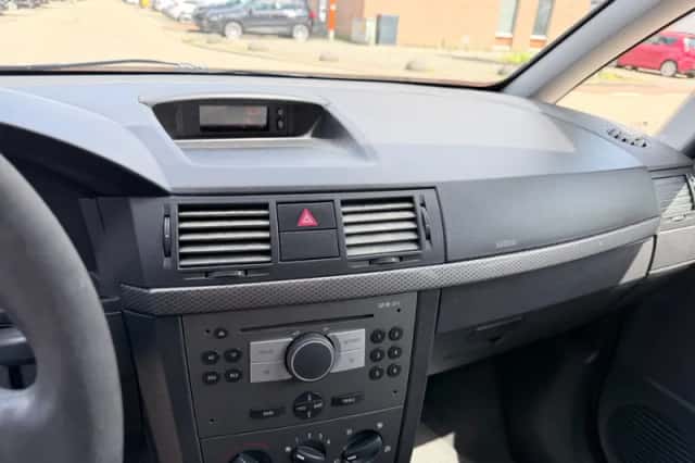 Opel Meriva (2008) thumbnail 3