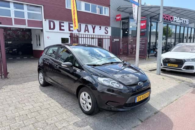 Ford Fiesta (2010) thumbnail 2