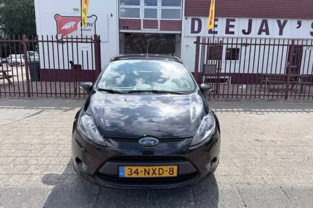 Ford Fiesta (2010) thumbnail 6