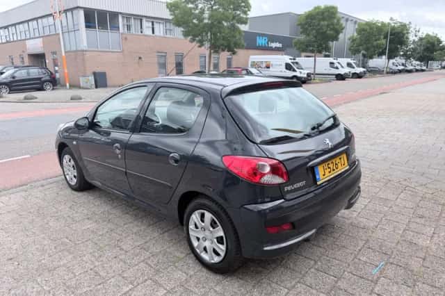 Peugeot 206+ (2010) thumbnail 3