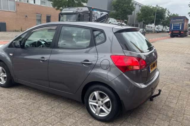 Kia VENGA (2010) thumbnail 2