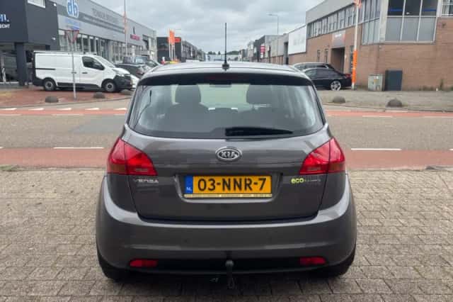 Kia VENGA (2010) thumbnail 3