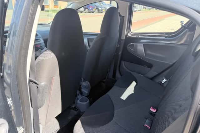 Toyota Aygo (2011) thumbnail 3