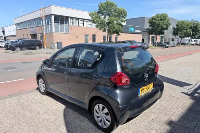 Toyota Aygo (2011) thumbnail 5