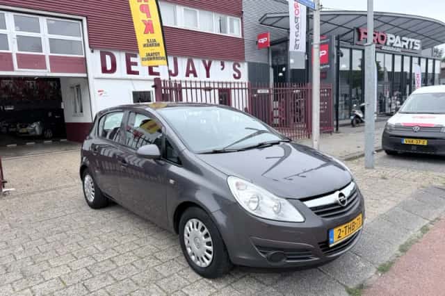 Opel Corsa (2010) thumbnail 3