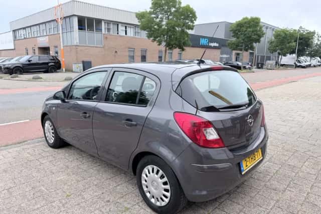 Opel Corsa (2010) thumbnail 4