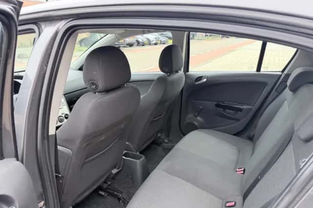 Opel Corsa (2010) thumbnail 5