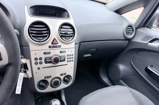 Opel Corsa (2010) thumbnail 6