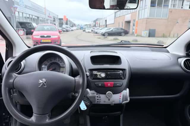 Peugeot 107 (2013) thumbnail 2