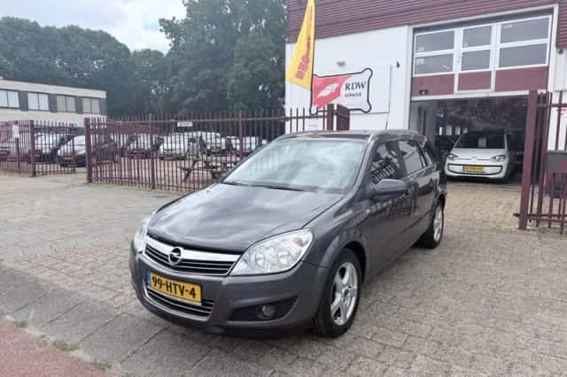 Opel Astra (2009) thumbnail 1