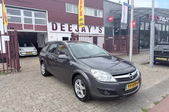 Opel Astra (2009) thumbnail 3