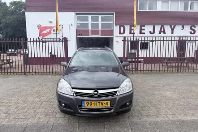 Opel Astra (2009) thumbnail 5