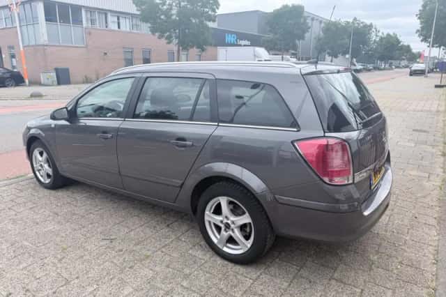 Opel Astra (2009) thumbnail 6