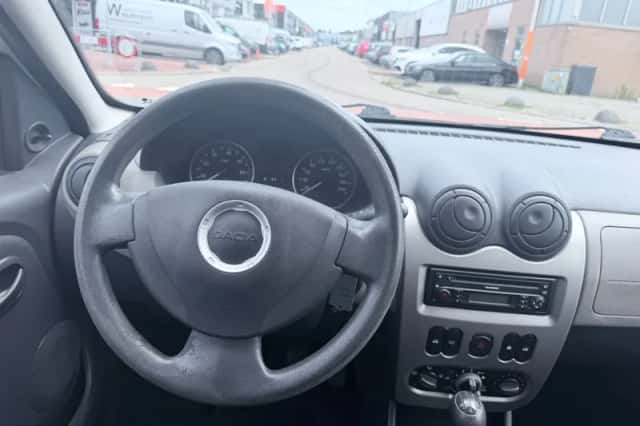 Dacia Sandero (2009) thumbnail 2