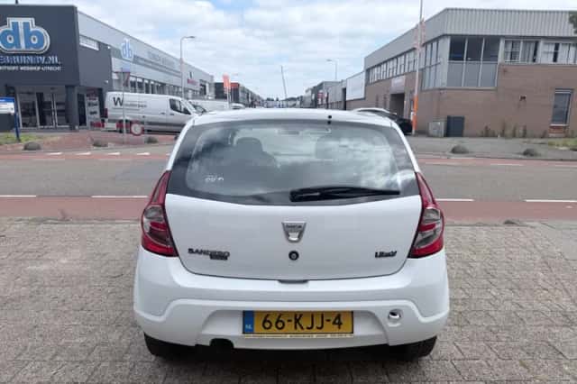 Dacia Sandero (2009) thumbnail 4