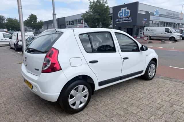 Dacia Sandero (2009) thumbnail 5