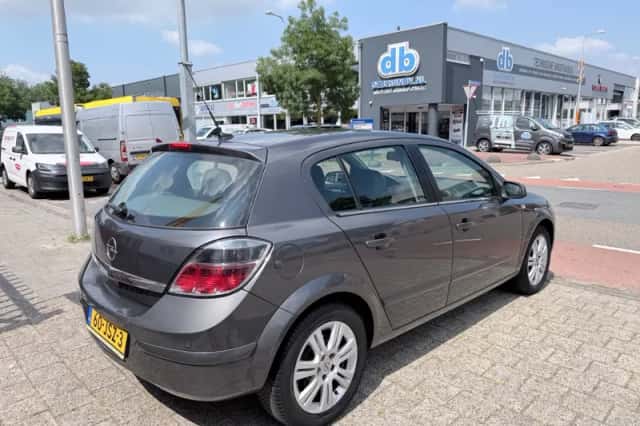 Opel Astra (2009) thumbnail 6