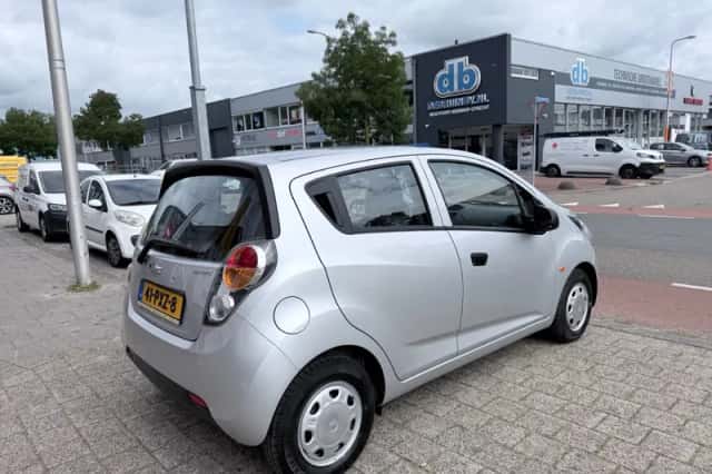 Chevrolet Spark (2011) thumbnail 4