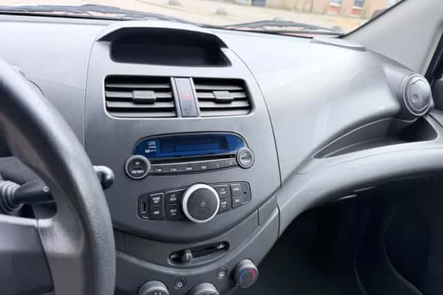 Chevrolet Spark (2011) thumbnail 6