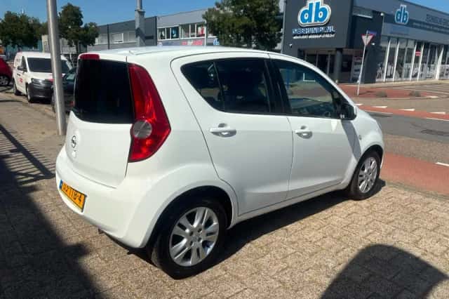 Opel Agila (2012) thumbnail 4