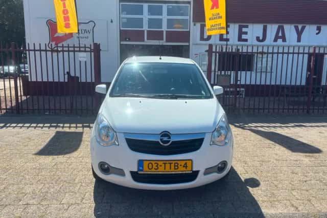 Opel Agila (2012) thumbnail 5