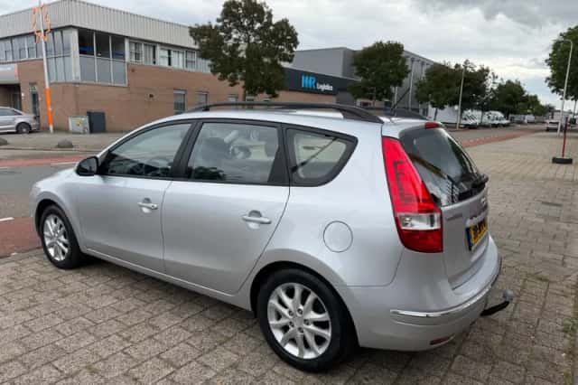 Hyundai i30 (2009) thumbnail 2